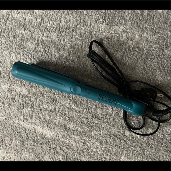 Revlon Ceramic Straightener with temperature dial - Picture 2 of 3